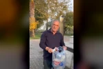 Şehitliğe saygısızlık yapanlara tepki gösterdi, çöpleri tek tek topladı
