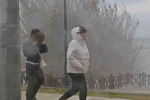 Şelale şiddetli rüzgarla tersine çağladı, denizin rengi kahverengiye büründü