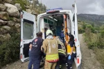Şelaleye düşüp yaralanan kadını itfaiye kurtardı
