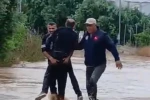 Sele kapılan şahsı mahalle sakinleri kurtardı