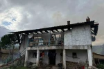 Selendi’de 2 katlı ev yangında kül oldu