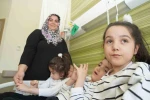 ’Serebral palsi’ hastası üçüzler annelerinin şefkatiyle iyileşiyor 