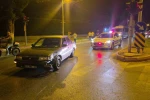 Şerit değiştiren otomobil motosiklete çarptı