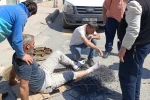 Servis aracı, cadde üzerinde çalışan işçinin ayağını ezdi