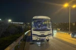 Servisin tıra çarpmasıyla 6 kişi yaralandı
