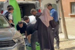 Seslendikleri annelerini yatağında cansız buldular