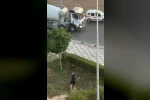 Seyir halindeki araçları taşladılar