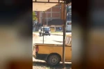 Seyir halindeki kamyonetin motorunu açıp arızayı tespit etmeye çalıştı