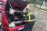 Seyir halindeki otomobil alev aldı