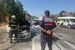 Seyir halindeki otomobil bir anda alev aldı
