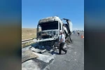 Seyir halindeki sebze yüklü tır yandı