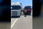 Seyir halindeki tırın lastikleri alev aldı