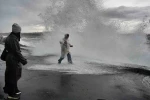 Şiddetli lodosa aldırış etmeden fotoğraf yarışına girdiler