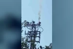 Siirt’te arıza nedeni ile elektrik direğinde yangın çıktı