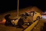Siirt’te bariyere çarpan otomobil alev aldı: 1 yaralı