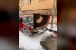 Siirt’te park halindeki otomobil alevlere teslim oldu