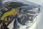 Siirt’te seyir halindeki hafif ticari aracın motoru alev aldı