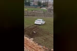 Siirt’te yoldan çıkan otomobil tarlaya girdi