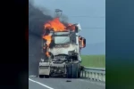 Silopi’de alev alev yanan tır kullanılmaz hale geldi