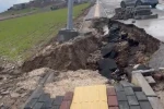 Silvan’da yağışlar nedeniyle yol ve kaldırım çöktü