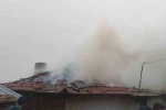 Sındırgı’da bitişik iki ev alevlere teslim oldu: 1 yaralı