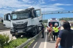 Sinop’ta kamyon sürücüsü direksiyon başında fenalaştı: 1 yaralı