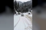 Sinop’ta kar yağışı etkili oldu, sürücüler zor anlar yaşadı