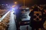 Sinop’ta seyir halindeki hafif ticari araç alev aldı