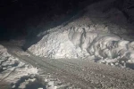 Şırnak yoluna çığ düştü, karayolu 2 saat ulaşıma kapandı