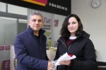 Şırnak’a atanan öğretmenlere havalimanında çiçekli karşılama
