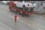 Şırnak’ta yola fırlayan çocuk, sürücünün manevrasıyla ölümden döndü