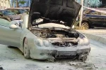 Şişli’de seyir halindeki lüks otomobil yanarak kullanılamaz hale geldi
