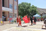 Sivas’ta öğrenciler okula güle oynaya veda etti