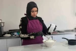 Siverek’te aşçılık kursuna giden kadınlar yöresel yemekler yapıp sofraları süslüyor