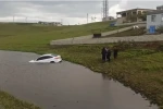 Siverek’te otomobil gölete düştü