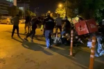 Sokak ringe döndü, yumruklar havada uçuştu