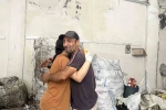 Sokaklarda kağıt toplayarak okuttuğu kızı, üniversiteyi birincilikle bitirdi