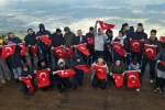 Spil’in zirvesinde Türk Bayrağı açtılar