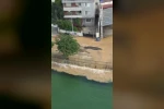 Su borusu patladı, yollar göle döndü