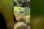 Su dolu drenaj kuyusuna gömülü otomobilden 2 ceset çıktı