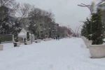 Sultangazi’de çocuklar kardan adam yaptı, karın keyfini çıkardı