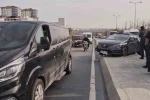 Sultangazi’de kamyonun sıkıştırdığı otomobil refüje çıktı: 1 Yaralı 