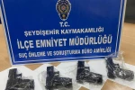Şüpheli araçtan 4 tabanca ele geçirdi