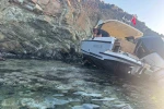 Sürüklenen tekne kayalıklara çarptı