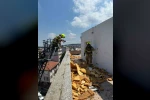 Susurluk’ta bir binanın çatısında çıkan yangın söndürüldü 