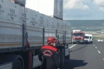 TAG Otoyolu’nda bozulan tıra yardım için duranlara başka tır çarptı: 1 ölü, 2 yaralı