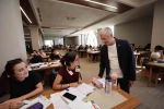 Tahmazoğlu, Şahinbey Millet Kütüphanesi’nde öğrencileri ziyaret etti