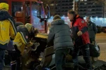 Takla atan otomobilde sıkışan arkadaşının başından ayrılmadı
