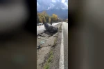 Takla atan otomobilden 2 kişi yaralı kurtuldu