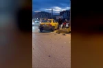 Taksiye çarpan motosikletli ağır yaralandı